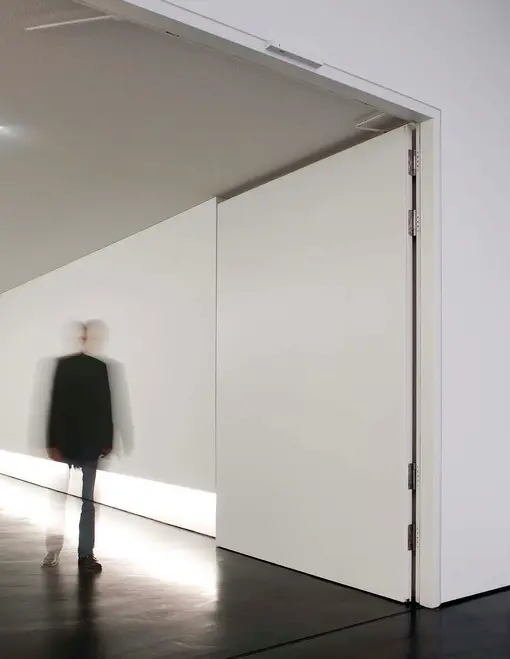 Ein Objekttür im Arpmuseum in Remagen